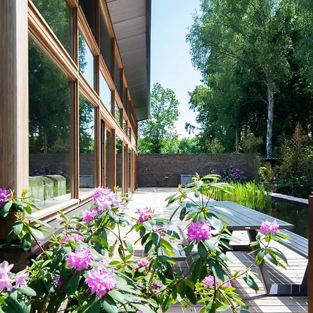 別荘 The Pool House -